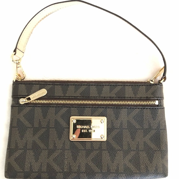 jet set travel large logo wristlet